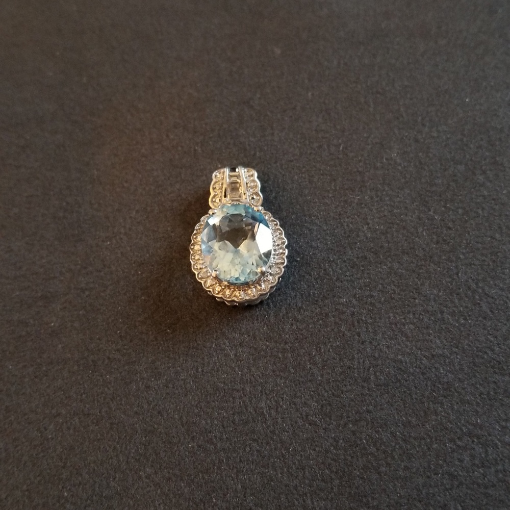 Blue Topaz Pendant in Sterling Silver - Picture 5 of 6